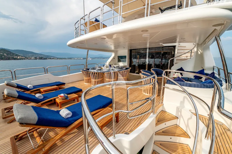 SEA BLUEZ, on deck 6