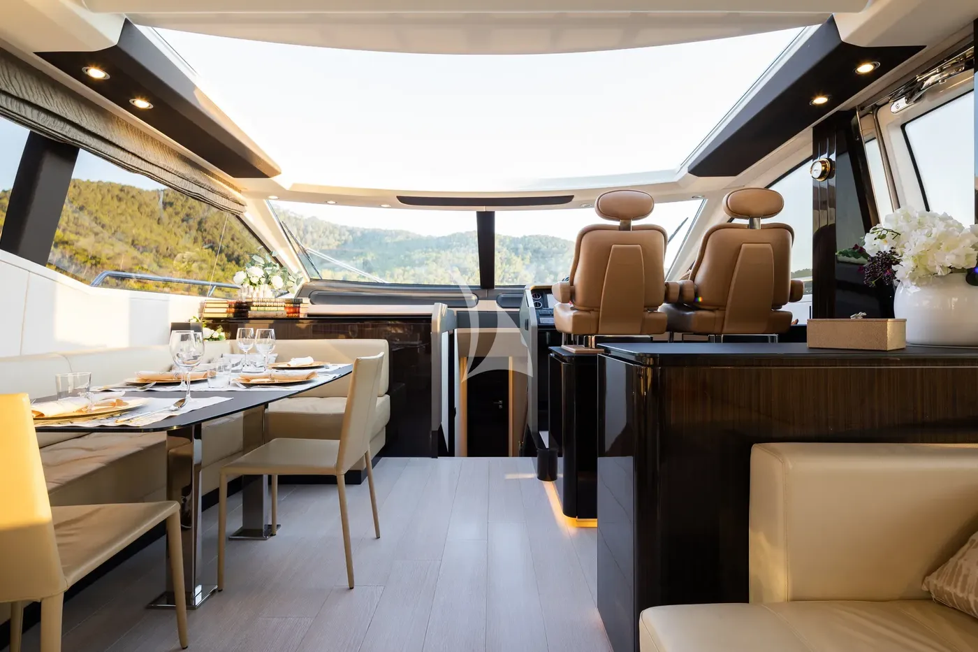 KOMODO, inside 1