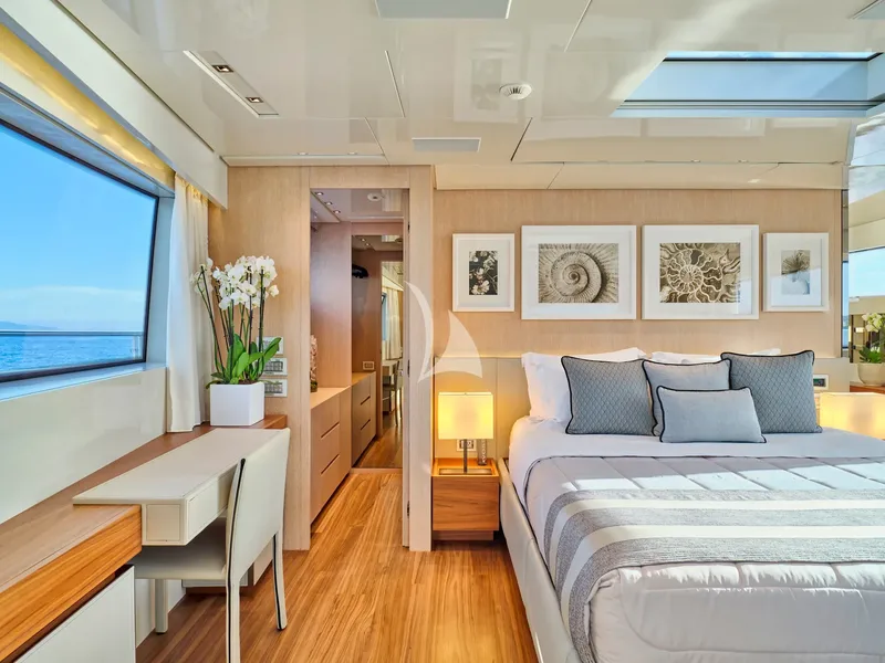 GOLDEN YACHT, cabins 2