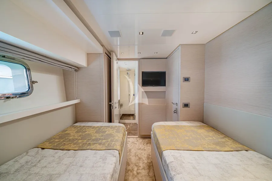 LUCKY, photos 3