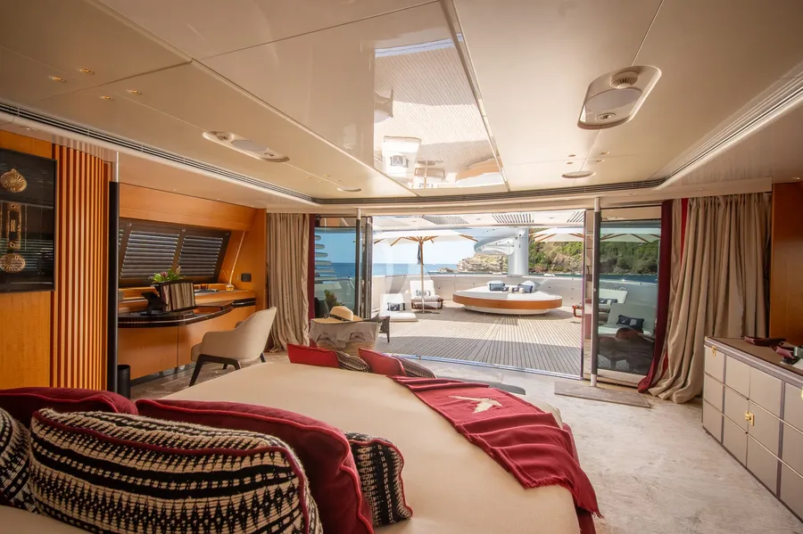 MALTESE FALCON, photos 1
