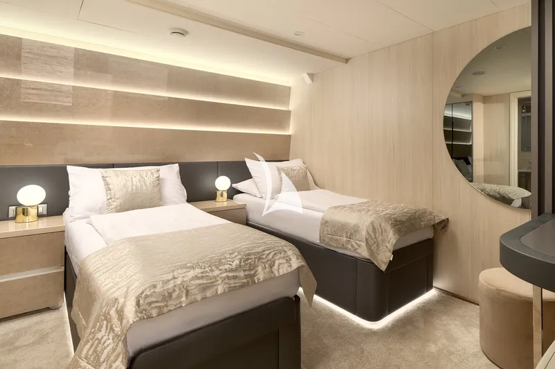 CRISTAL, cabins 6