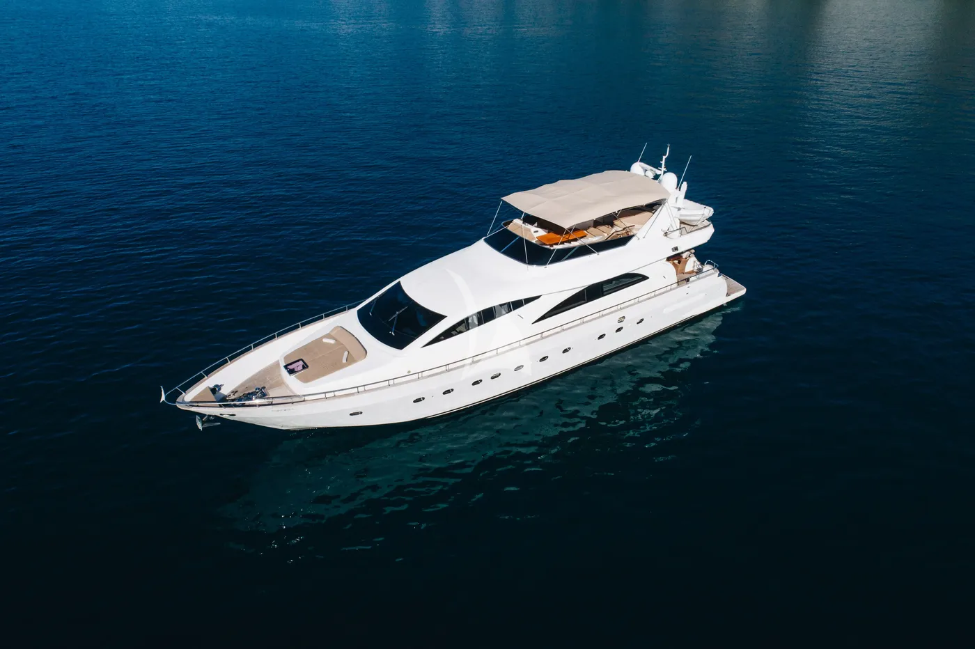 LADY LONA, on deck 1