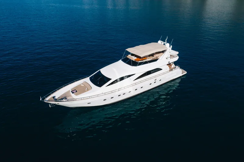 LADY LONA, on deck 2