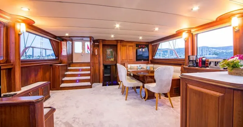 DEA DEL MARE, inside 3