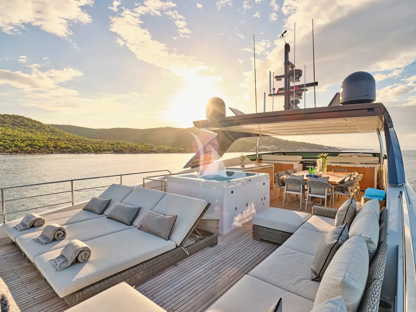 GOLDEN YACHT, on deck 1