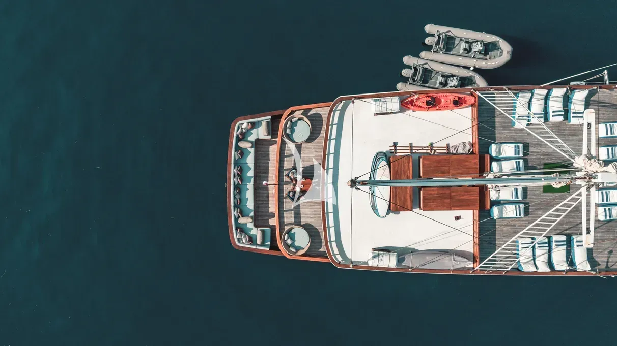 THE MAJ OCEANIC, on deck 1