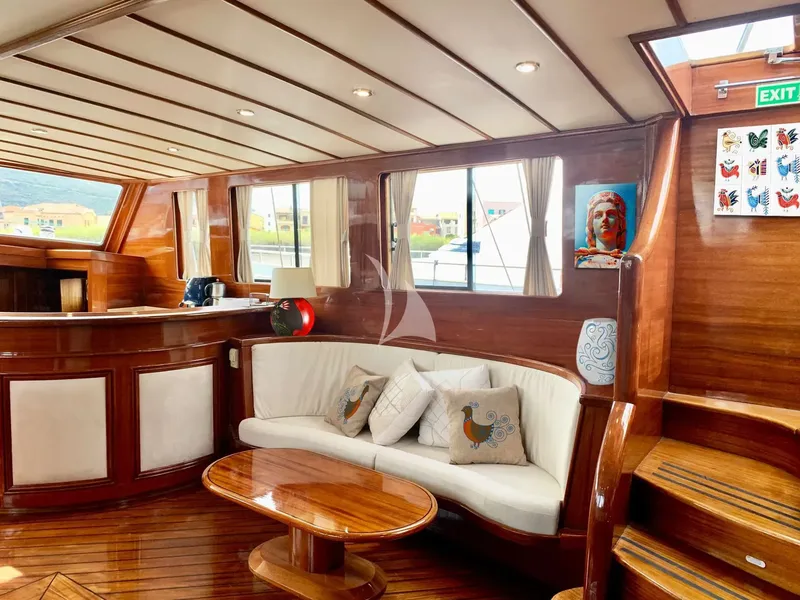 ELIANORA, inside 3
