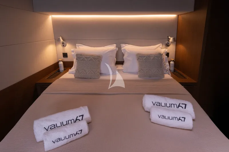 VALIUM 67, cabins 3