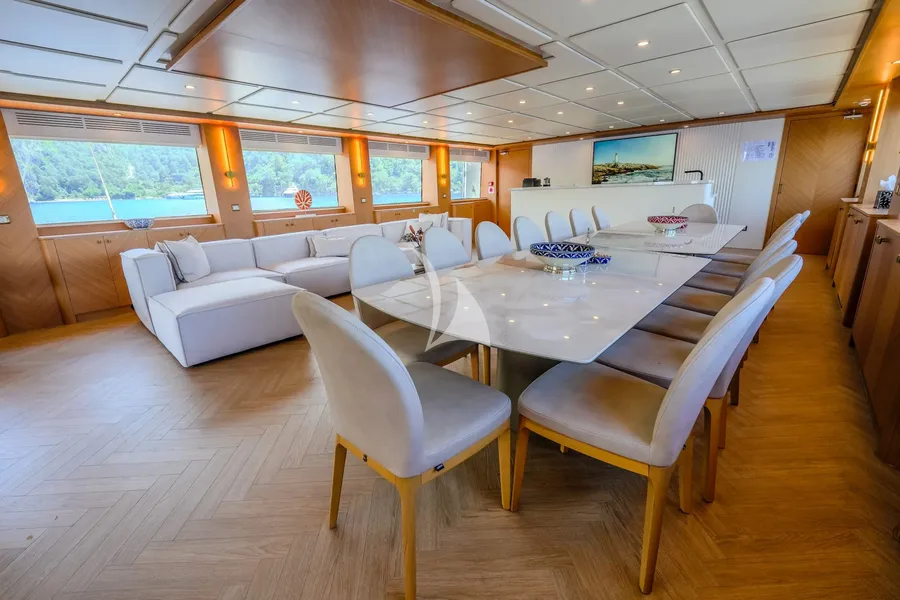 KING OF THE SEA, photos 6