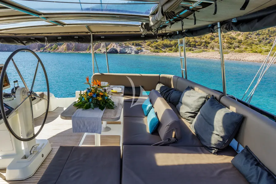 ELVIRA 52, photos 2