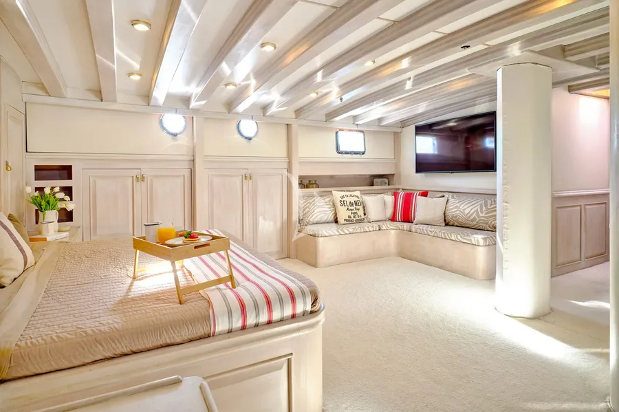 WHITE PEARL, photos 6