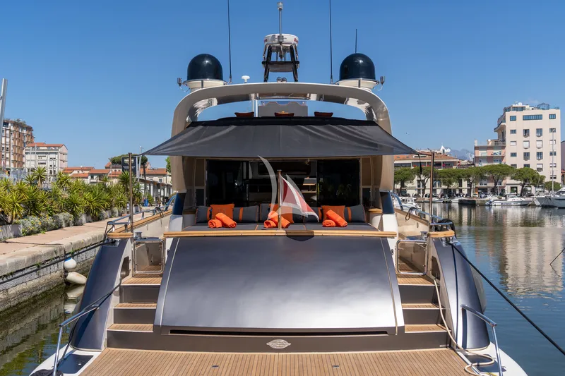 LE ONE, on deck 6