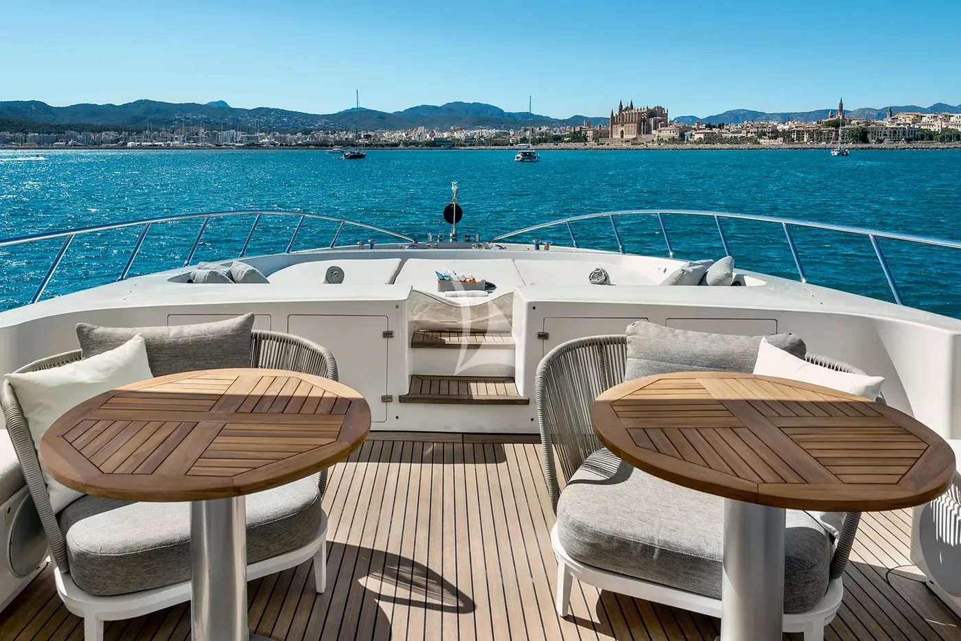 MRS GREY, on deck 3
