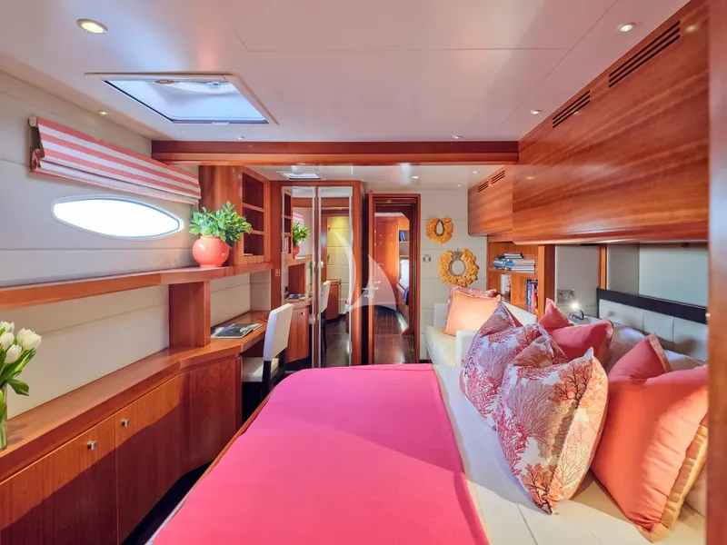 WORLD'S END, cabins 5