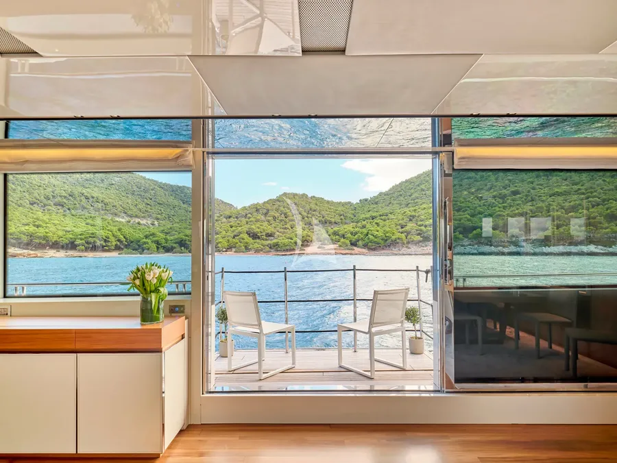 GOLDEN YACHT, photos 1