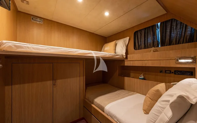 SANDI IV, cabins 5