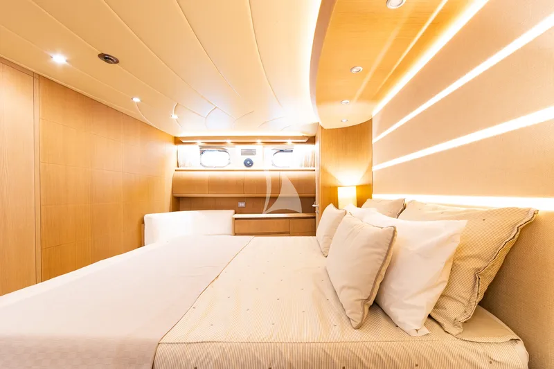 DUBAI, cabins 6