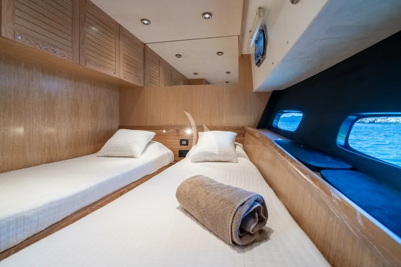 CLOUD 9, cabins 6