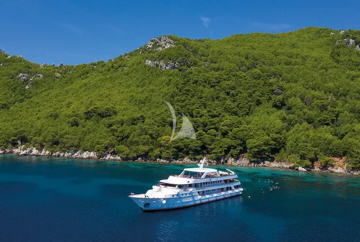 IL MARE, on deck 6