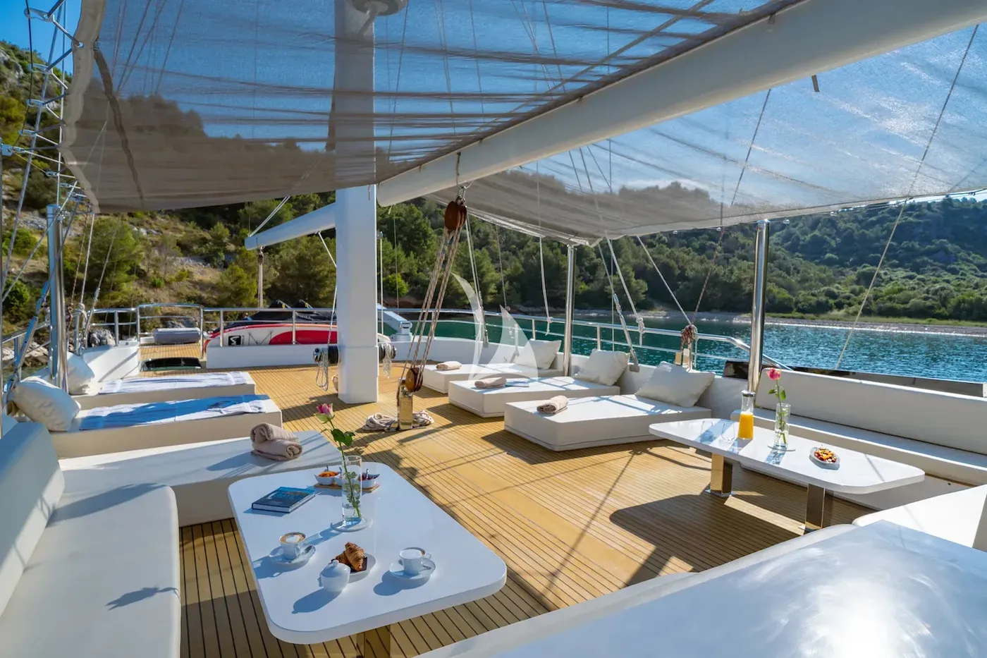 NAVILUX, on deck 1
