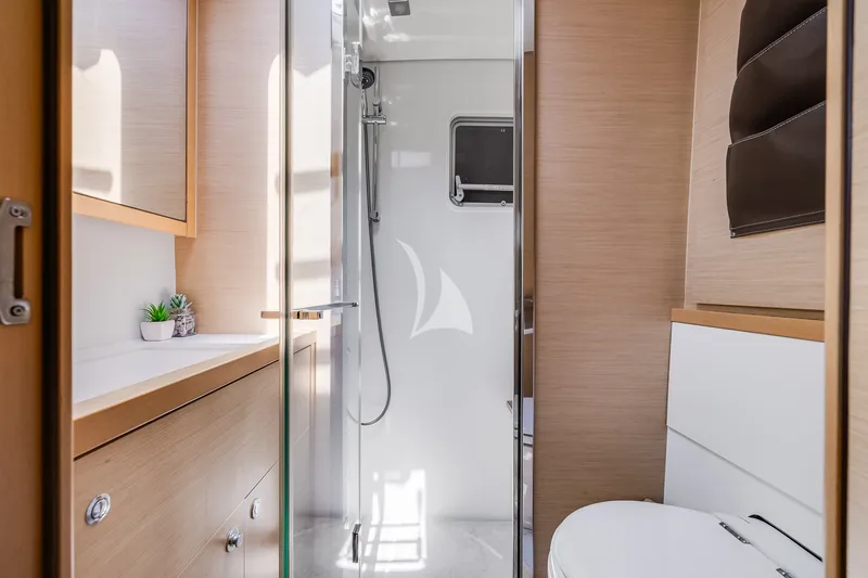 COOL BREEZE, cabins 3