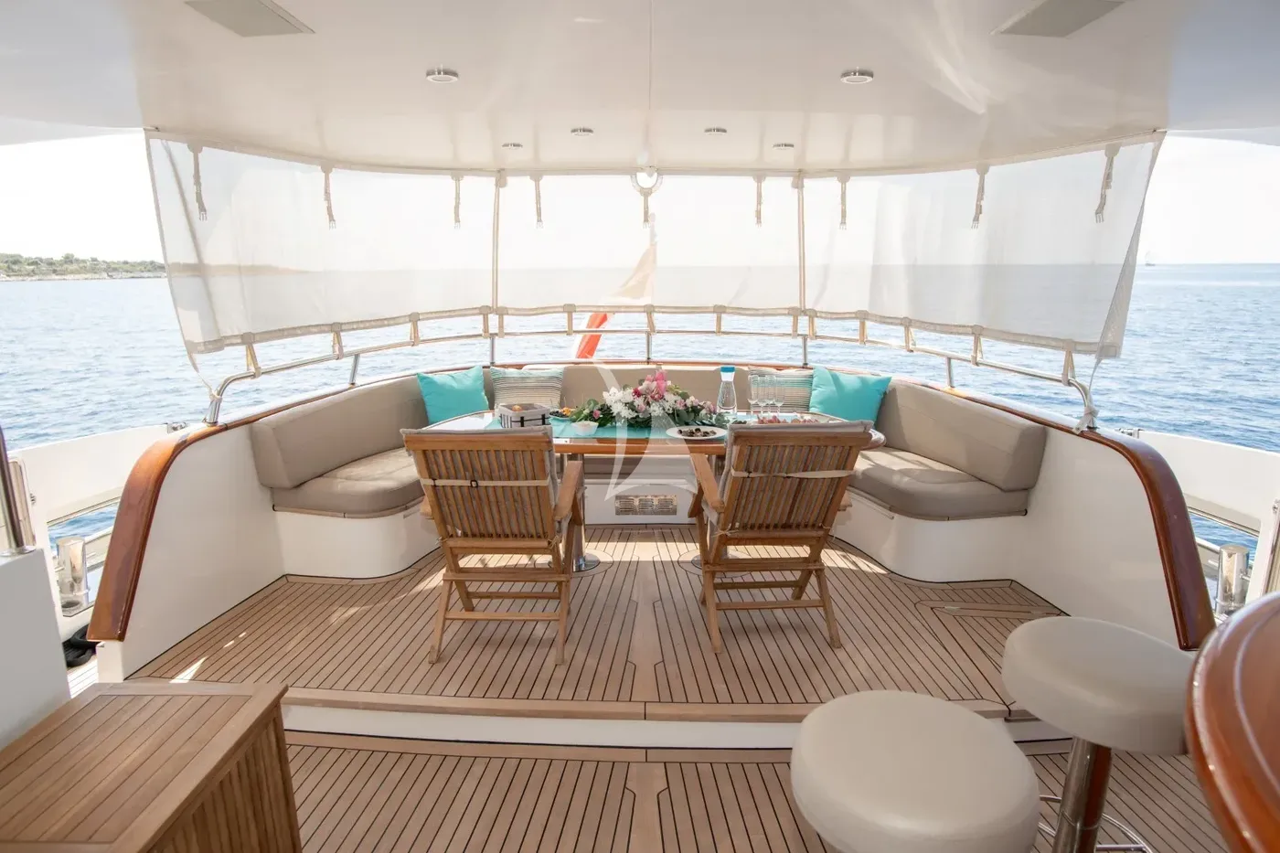 SEA BREEZE II, inside 1