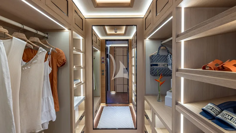 TOP FIVE II, cabins 4