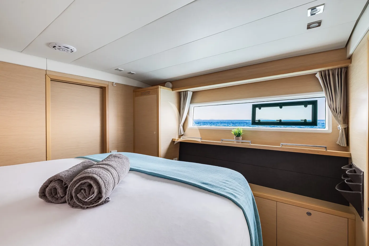 COOL BREEZE, cabins 1