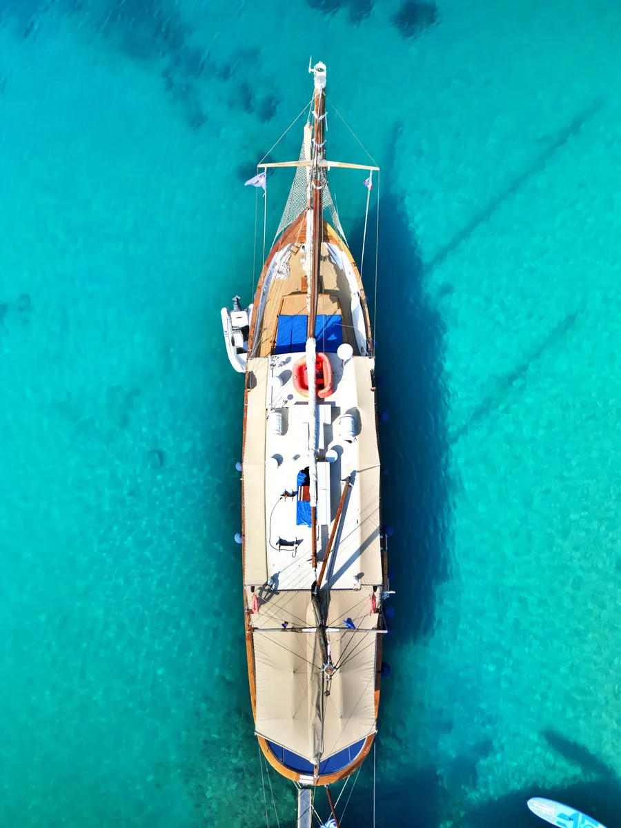 APHRODITE, photos 4
