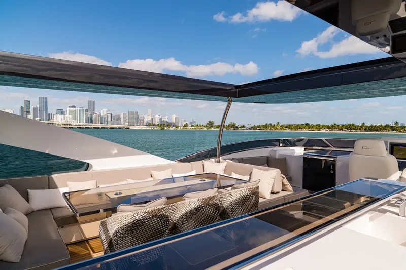 THE PEDDLER, on deck 6
