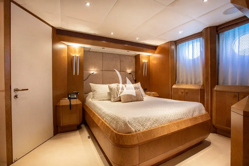 BENITA BLUE, cabins 4