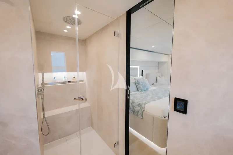 ENTRE 4, cabins 2