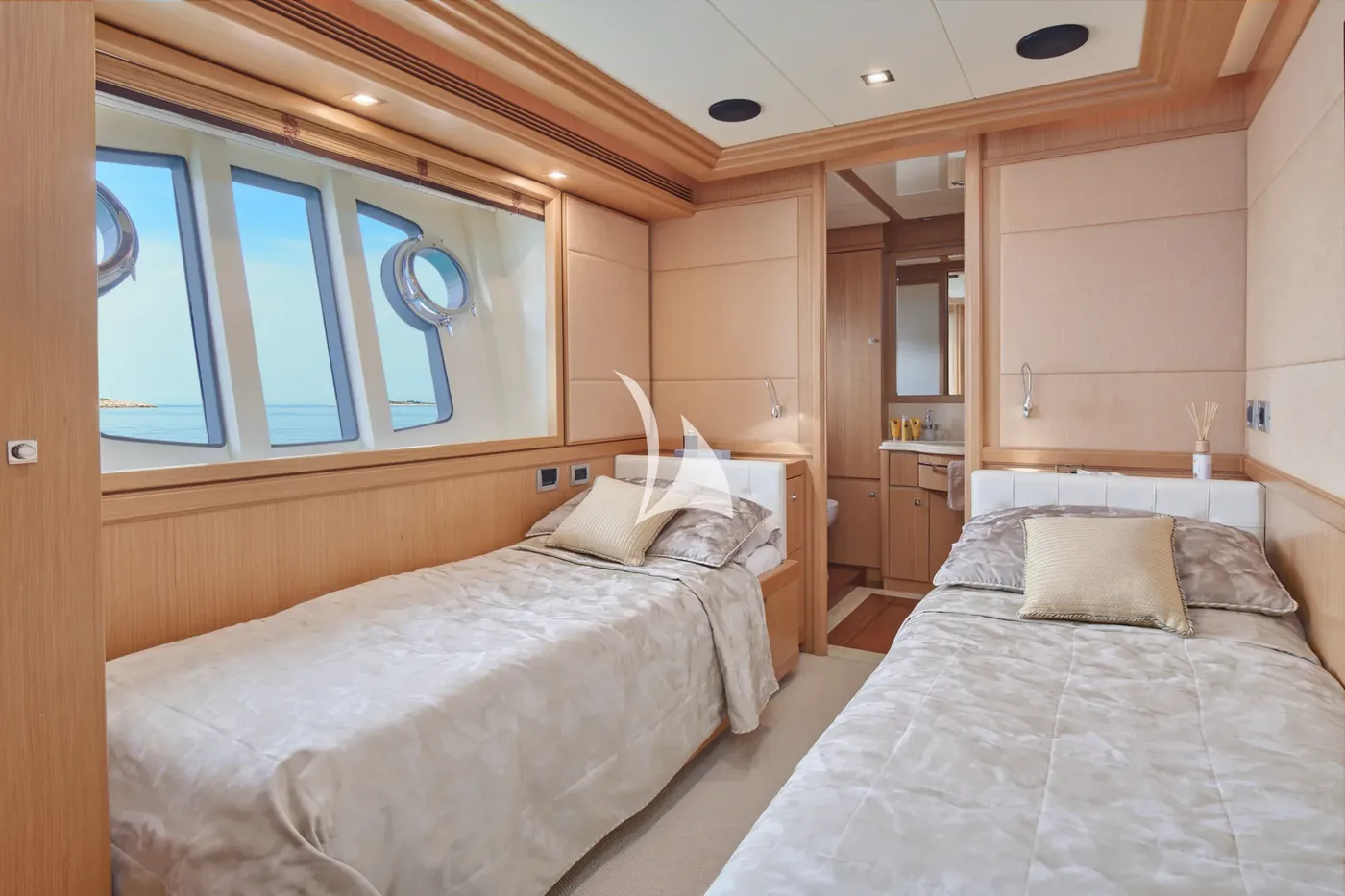 FERRETTI, more 2