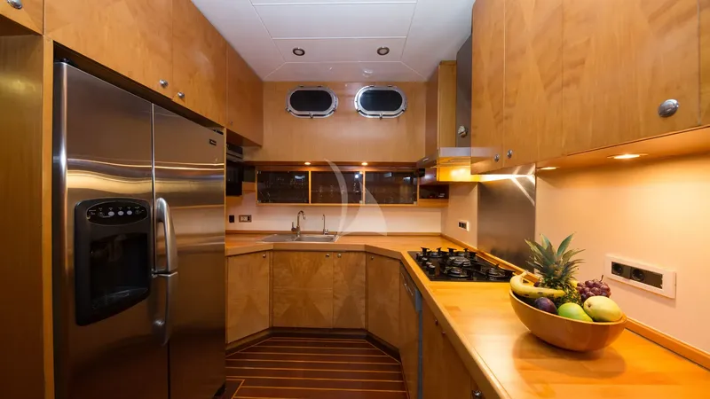 SERENITY 86, inside 6