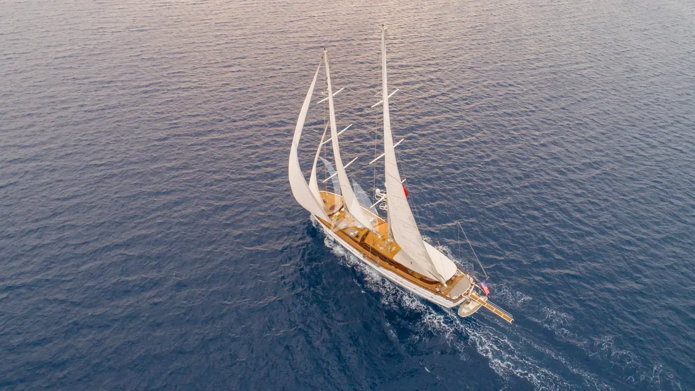 HIC SALTA, on deck 2