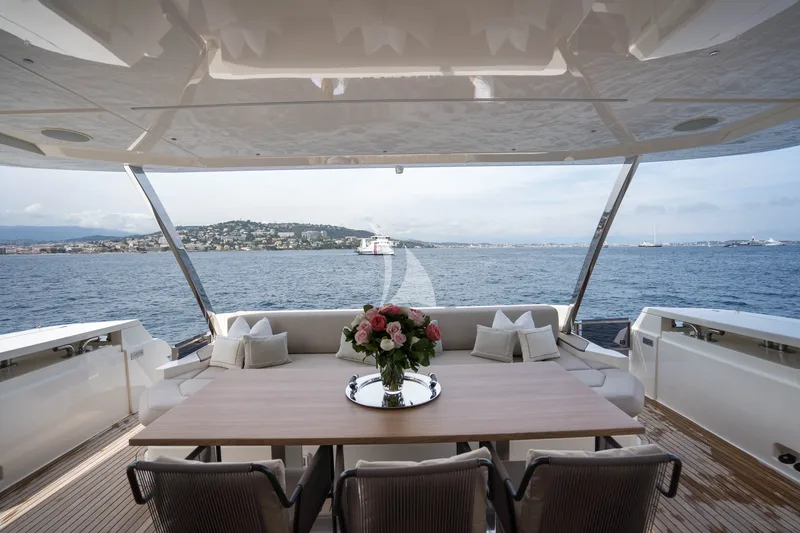 ASTONSEA (EX NINETEEN 42), inside 4