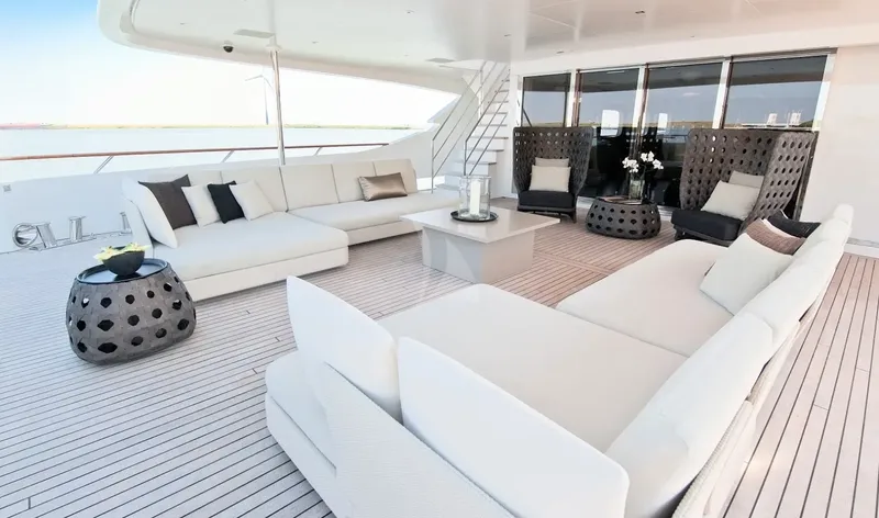 LATITUDE, inside 6