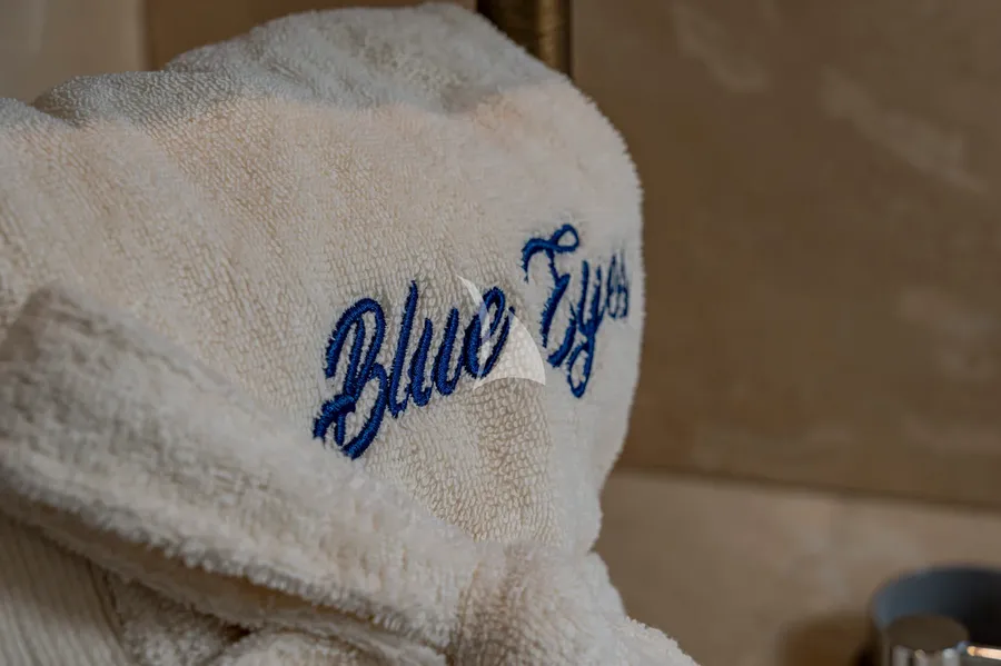 BLUE EYES, photos 4