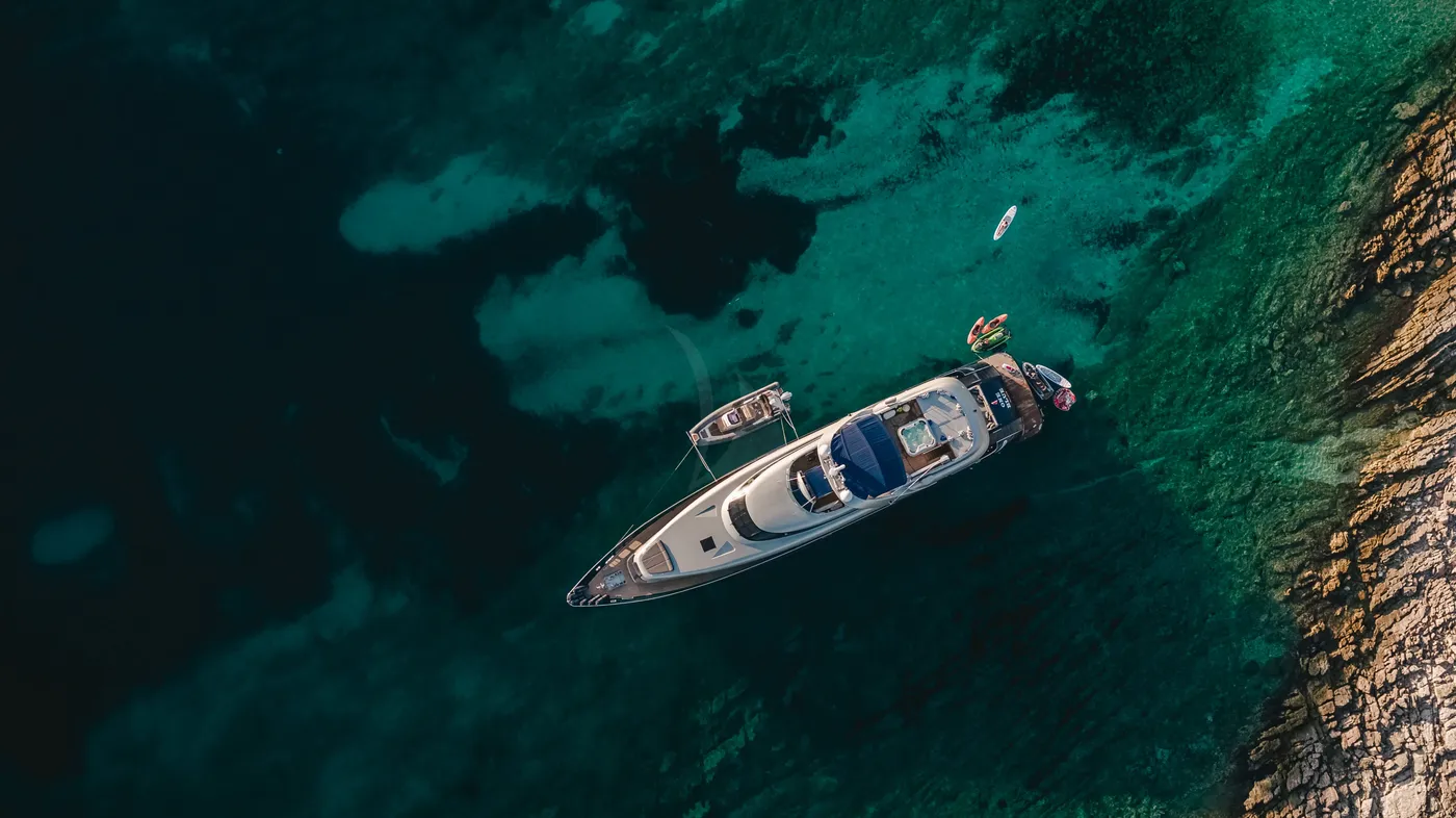 ONE BLUE, on deck 3