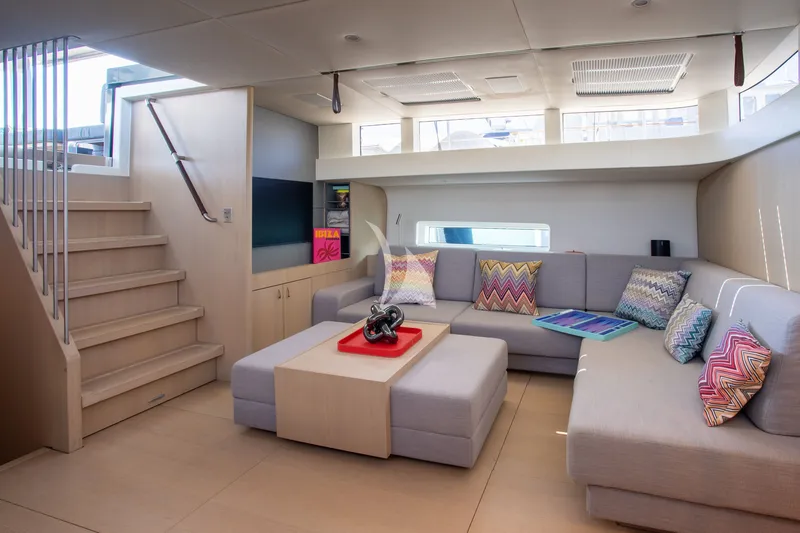 W, inside 4