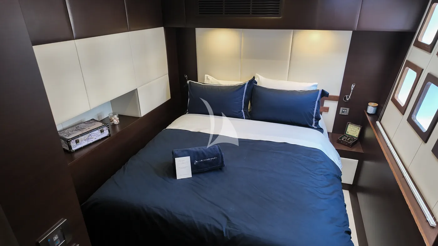 S/Y FENG, cabins 1
