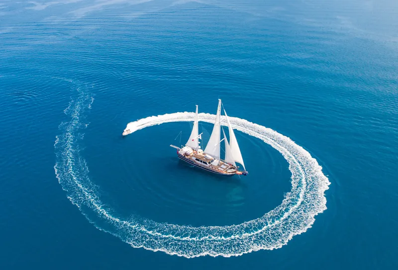 DEA DEL MARE, on deck 5