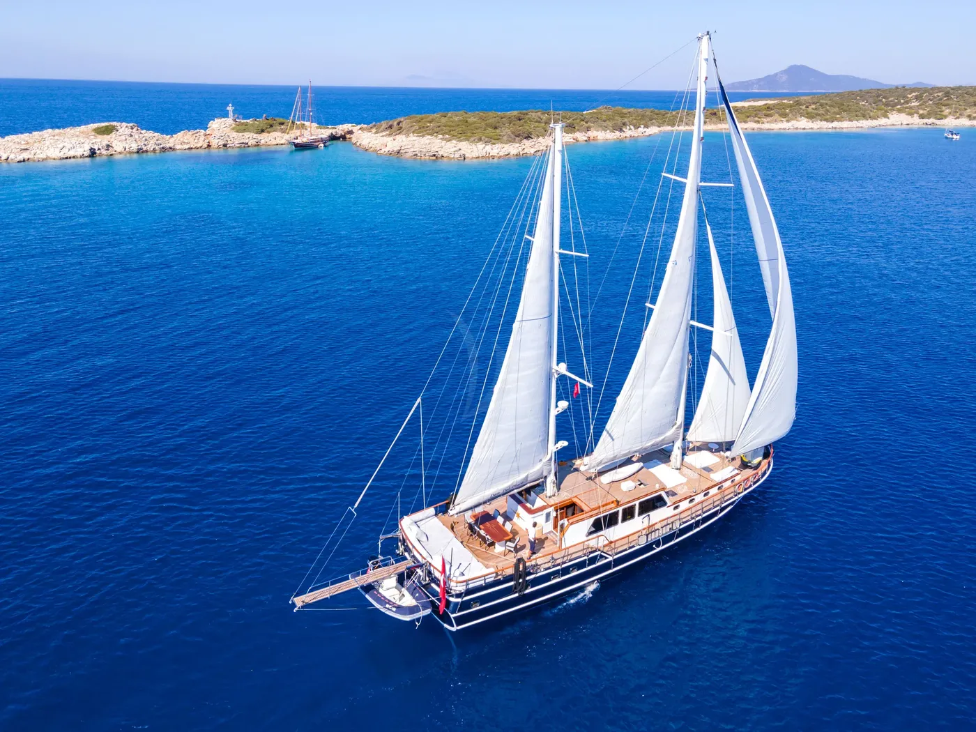 DEA DEL MARE, on deck 1
