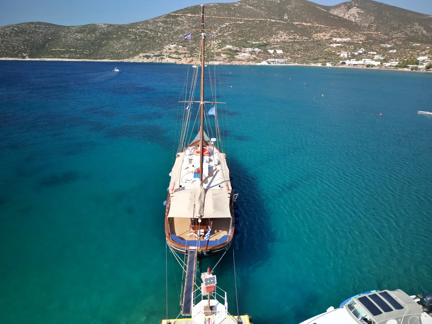 APHRODITE, photos 1
