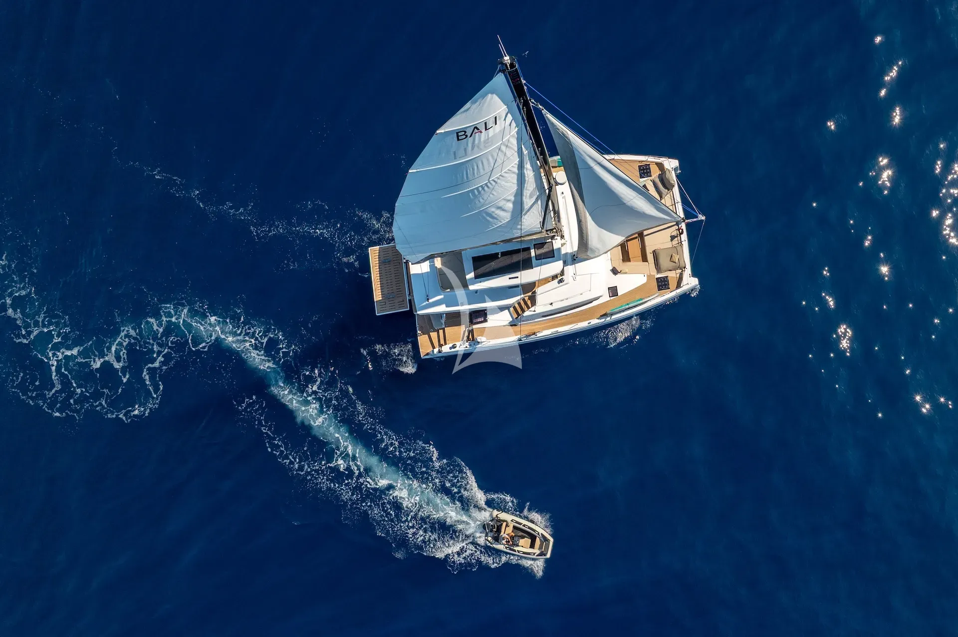 Farben — Bali Catamarans 