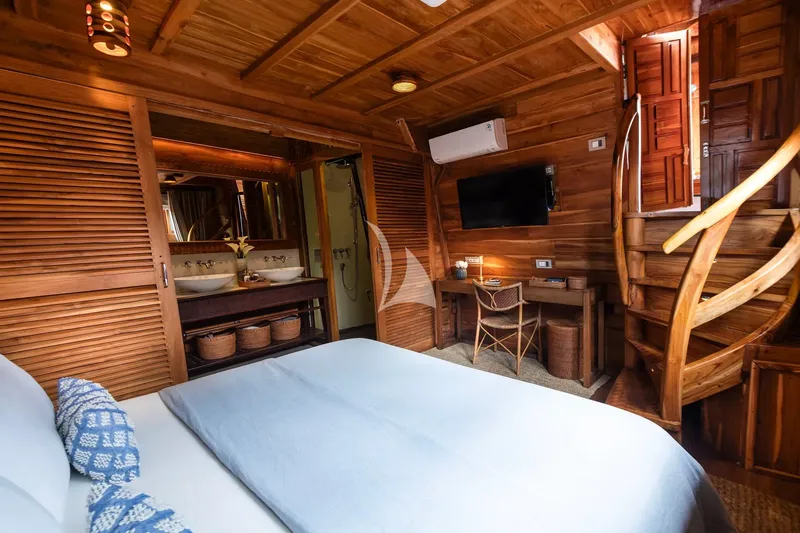 SEQUOIA, cabins 6