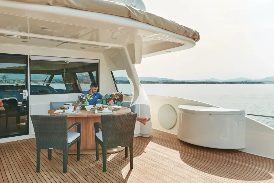 FERRETTI, more 4