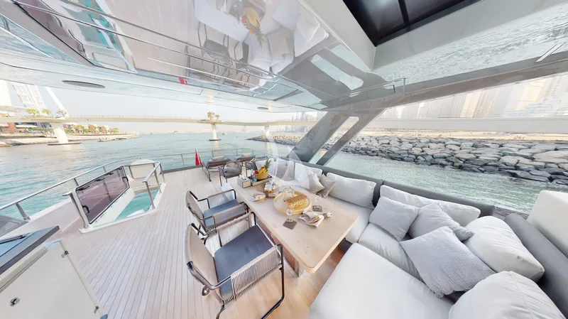 BELLA III, inside 5