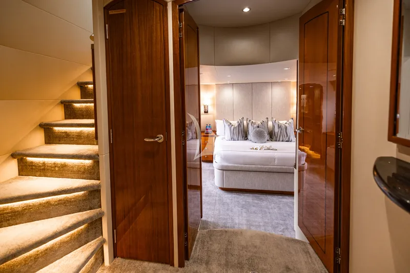 INDY, cabins 2